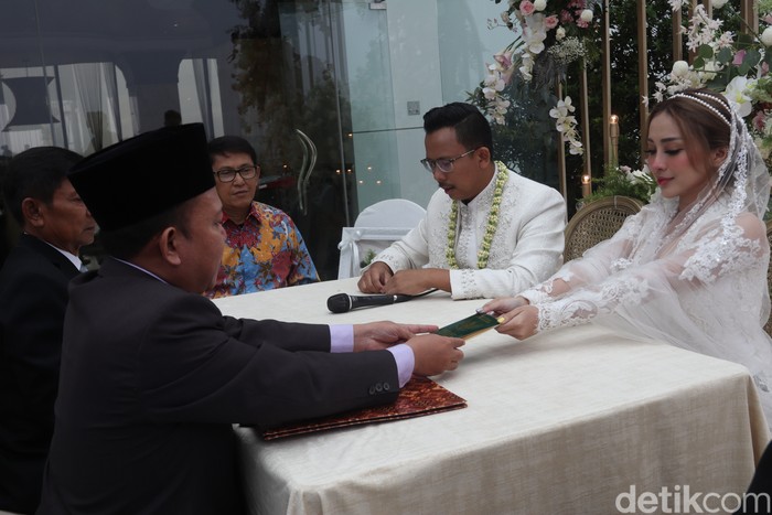 Cupi Cupita menikah dengan Bintang Hari Bagus pada Jumat (19/11/2021) di Trans Hotel, Bandung.