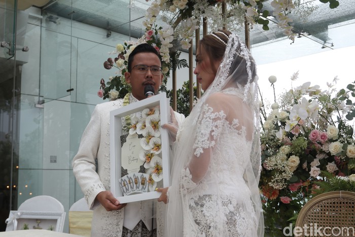 Cupi Cupita menikah dengan Bintang Hari Bagus pada Jumat (19/11/2021) di Trans Hotel, Bandung.