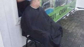 Potong rambut yang merepotkan diri sendiri. Foto: Bored Panda