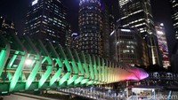Keindahan Jakarta pada malam hari sudah bisa dirasakan sejak melintas di jalan-jalan protokol, lampu-lampu gedung dan lampu jalan memberikan suasana syahdu malam Ibu Kota.