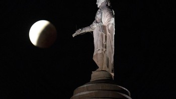 Gerhana Bulan sebagian terlihat di Maryland, Amerika Serikat. Foto: Associated Press