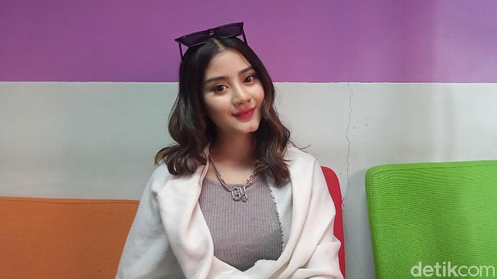 Ghea Youbi, pedangdut