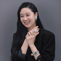 Gong Hyo Jin dikenal selektif saat memilih tawaran film dan drama. Di umur 39 tahun, dia membintangi drama Korea When the Camellia Blooms sebagai seorang single mother. Foto: dok. Harpers Bazaar