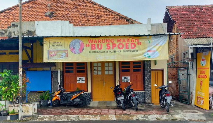 Gowes selli ke warung Bu Spoed, Alun-alun Utara Yogyakarta