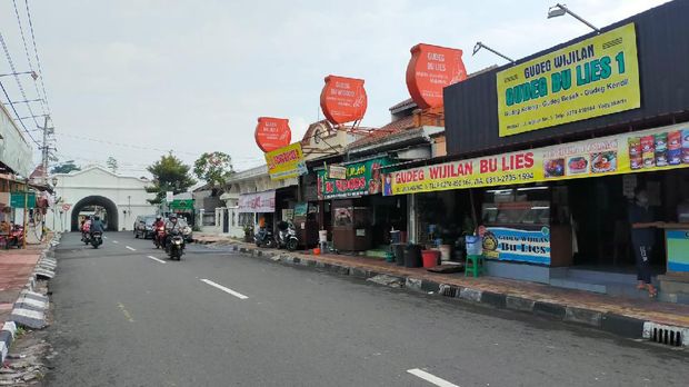 Gowes selli ke warung Bu Spoed, Alun-alun Utara Yogyakarta
