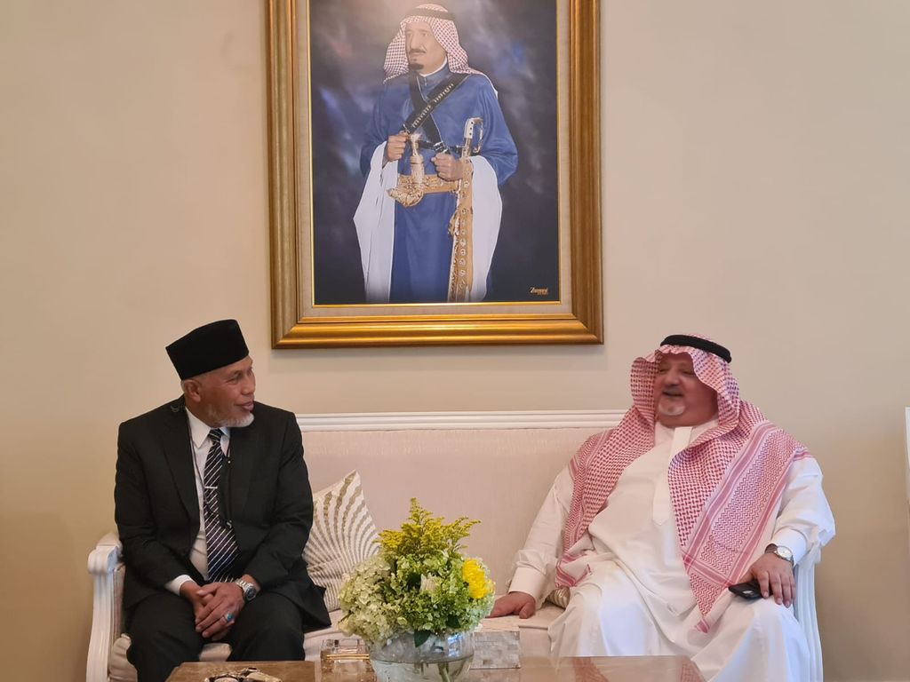 Gubernur Sumatera Barat bertemu dengan Duta Besar Arab Saudi untuk Indonesia, Syekh Essam bin Abed Al-Thaqafi.