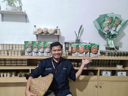 Mantan PNS Banting Setir Jadi Petani Jamur, Sekarang Omzetnya Rp 1 M