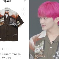 Mark NCT memakai kemeja keluaran salah satu brand Indonesia dalam acara ‘SuperM 100 Countdown Live’. Ia memakai kemeja ‘Glide Shirt Tiger’ keluaran Elhaus yang dijual dengan harga Rp 680 ribu. Foto: dok Elhaus, dok SM Entertainment