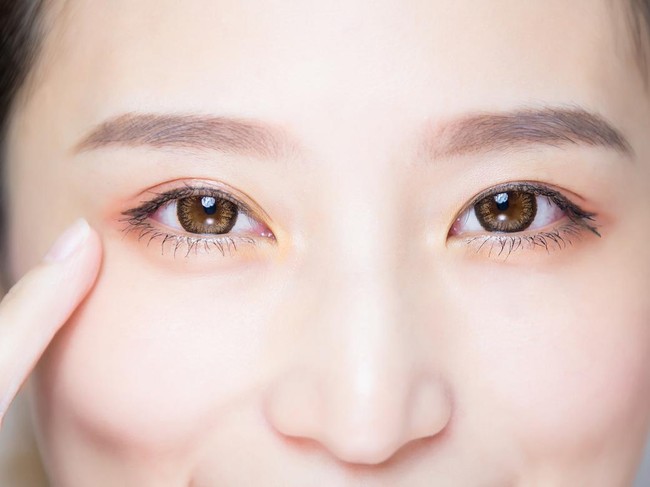 close up of beauty woman pointing her eye