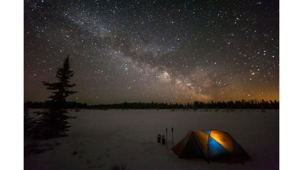 Minestota Utara punya tempat bekreah di bawah Bima Sakti, yaitu tepatnya di Taman Nasional Voyegeurs. Destinasi ini masuk ke dalam rekomendasi wisata alam.(Steve Burns/Getty Images)