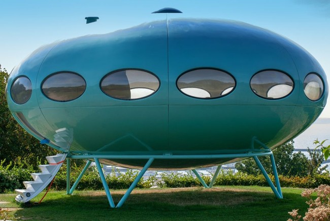 Jika pesawat sudah terlalu biasa, bagaimana dengan pesawat alien alias UFO? (Foto: pixabay.com/barskefranck)