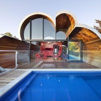 Berimajinasi seperti apa rasanya tinggal di atas awan? Meski punya rumah di atas awan adalah hal yang mustahil, kamu setidaknya bisa memiliki hunian berbentuk awan. (Foto: archdaily.com)