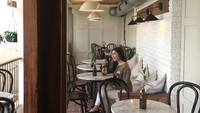 Memiliki paras yang sama cantik dengan sang kakak, Winona juga tampil anggun saat momen pengajian jelang pernikahan. Sebelum menikah, Winona terbilang foodies yang hobi nongkrong sambil kulineran Foto: Instagram @nonawilly16