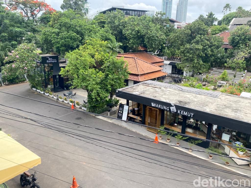 Berdiri di Atas Saluran Air, Kafe di Kemang Utara Kini Tutup