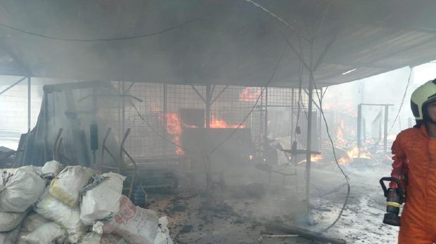 Kebakaran 4 Rumah -dan 1 Musholla di Cengkareng Jakbar