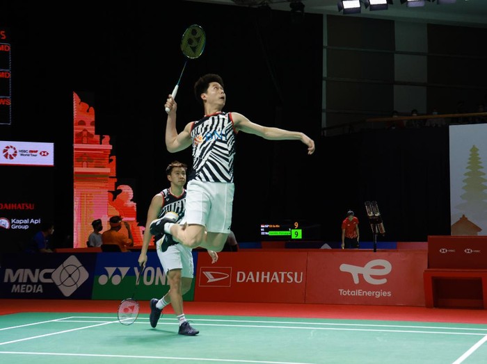 MD Players name : 
Marcus Fernaldi Gideon- Kevin Sanjaya Sukamuljo (INA ) [1]

Credit Photo : HUMAS PP PBSI

Location:
Hotel Westin Resort Nusa Dua Bali, Indonesia.


Order of Play Friday, 19 November 2021
Result :
https://www.tournamentsoftware.com
or
https://bwfworldtour.bwfbadminton.com