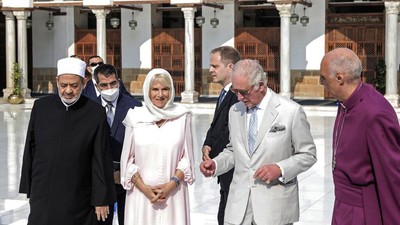 Lawatan ke Mesir, Pangeran Charles Mampir ke Masjid Al Azhar dan Piramida