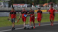 Diketahui, sejumlah tim dan pebalap mendatangi Sirkuit Mandalika untuk melakukan persiapan menjelang gelaran WSBK Mandalika 2021 pada Kamis (18/11) kemarin. ANTARA FOTO/Sigid Kurniawan. 