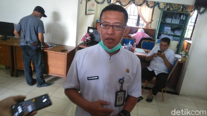 Lurah Pedurenan, Abdurohman.