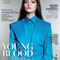 Mackenzie Foypun cukup aktif di Instagram. Ia kerap membagikan potretnya saat pemotretan atau di keseharian. Foto: Instagram @mackenziefoy