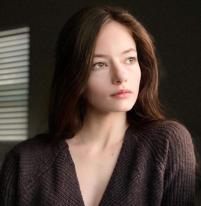 Ketika kecil, wanita ini telah membintangi iklan dari brand-brand kenamaan, seperti Pola Ralph Lauren, Guess, Walt Disney Company, Mattel, higga Gap. Foto: Instagram @mackenziefoy