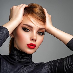 5 Inspirasi Makeup Bold yang Gampang Ditiru dan Nggak Lebay