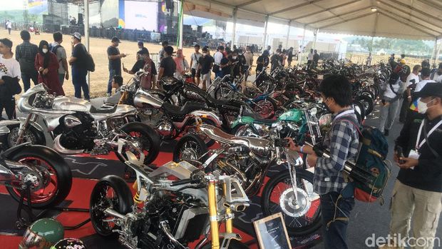 Mandalika Custom Show ikut meramaikan WSBK Mandalika 2021 di Lombok.