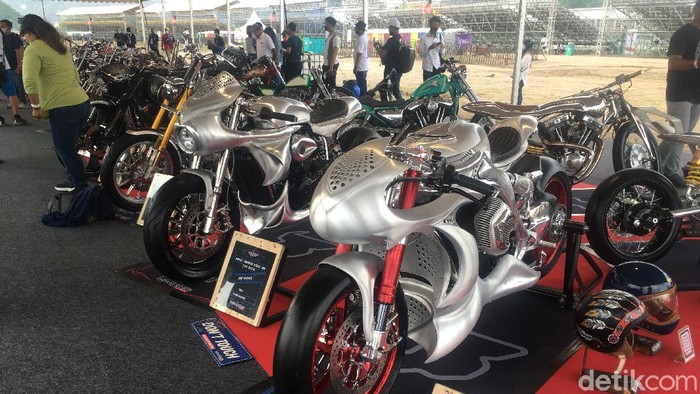 Mandalika Custom Show ikut meramaikan WSBK Mandalika 2021 di Lombok.