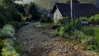 view perbukitan di belakang warung kue balok enak