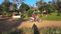 Crosser yang melintas
