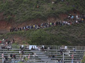 Menonton Latihan Bebas WSBK dari Perbukitan