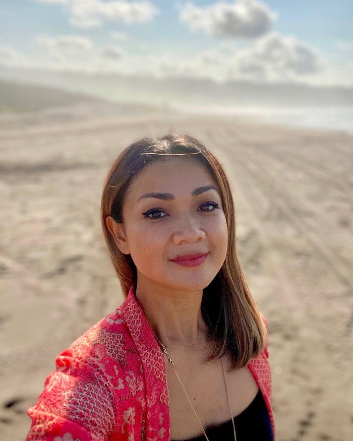 Momen Seru Nirina Zubir Kulineran di Resto Italia hingga Warteg Momen Seru Nirina Zubir Kulineran di Resto Italia hingga Warteg