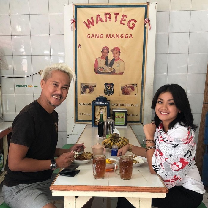 Momen Seru Nirina Zubir Kulineran di Resto Italia hingga Warteg Momen Seru Nirina Zubir Kulineran di Resto Italia hingga Warteg