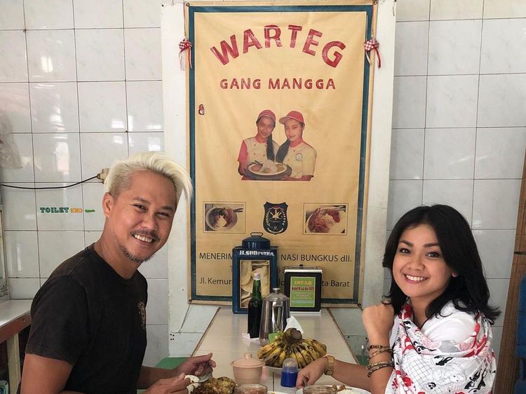 Momen Seru Nirina Zubir Kulineran di Resto Italia hingga Warteg