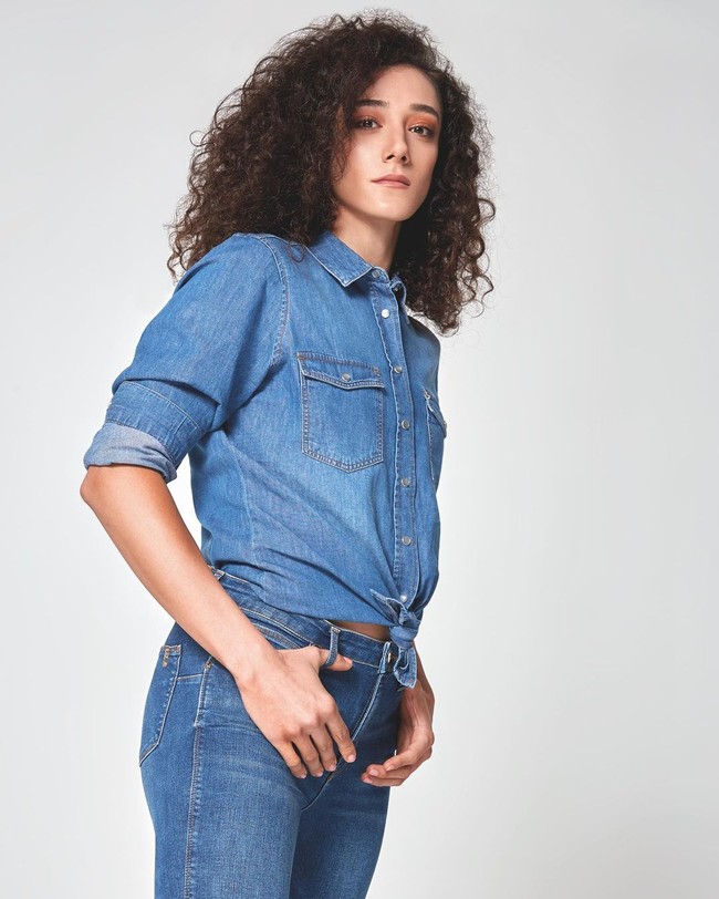 Namun akhirnya setelah bermain satu laga, ia ikut dinyatakan walkover. Atlet tersebut pun menyebut BWF tidak adil karena ia dan timnas Indonesia dicoret dari All England. Foto: Instagram @neslihanyigits