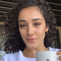 Pebulu tangkis yang menduduki peringkat 30 dunia itu tampil cukup gemilang di International Convention Center. Meski termasuk pemain non unggulan, secara mengejutkan ia sukses menumbangkan atlet unggulan Michelle Li dari Kanada.Foto: Instagram @neslihanyigits