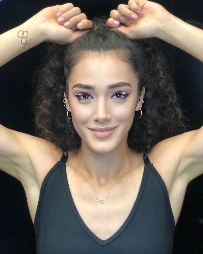 Neslihan sendiri mengaku bahwa dirinya memang banyak kemajuan sejak pertama kali melawan Michelle di Peru International 2012. Ini berkat perkembanganku dalam cara berpikir. Aku sangat berkonsentrasi dan fokus (belakangan ini) dan itu sangat membantuku, katanya. Foto: Instagram @neslihanyigits