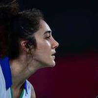 Setelah berhasil mengalahkan Michelle di laga pertamanya, Neslihan mengaku sangat senang. Aku menang. Li adalah pemain yang sangat bagus tapi hari ini aku bisa menang. Ini adalah pengalaman yang bagus, katanya selagi tersenyum dilansir situs BWF.Foto: Instagram @neslihanyigits