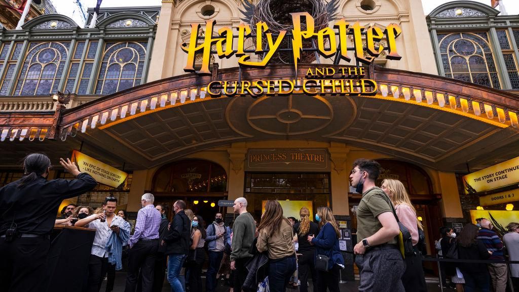 Respons Warner Bros soal Kabar Film Harry Potter and the Cursed Child