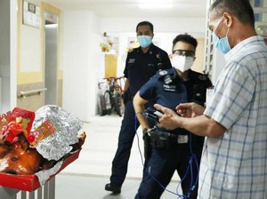 Miris! Penjual Babi Panggang Ini Ditipu Senilai Rp1,9 Juta oleh Pelanggan