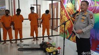 Mat Ari tidak banyak bicara usai ditangkap. Dia mengaku sudah lama menjadi pelaku illegal logging di kawasan lahan gambut terbesar di Riau yang diakui UNESCO tersebut.