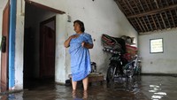 Banjir kembali melanda Jember di tiga kecamatan yang berdampak terhadap 339 rumah, akibat curah hujan lebat melanda Jember sejak Kamis (18/11/2021) sore.