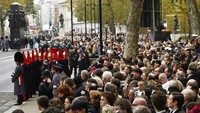 Keramaian dan kerumunan warga saat memperingati Remembrance Sunday di London, (14/11/2021).  (Toby Melville/Pool via AP)