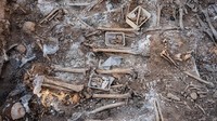 Melansir Getty Images, kuburan massal itu menjadi tempat dimakamkannya 150 warga sipil di kawasan Belchite (Zaragoza) dua hari setelah pecahnya Perang Saudara Spanyol pada tahun 1930-an silam.