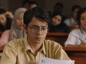 Sinopsis Film Ranah 3 Warna, Membungkus Motivasi Bersabar dan Berusaha
