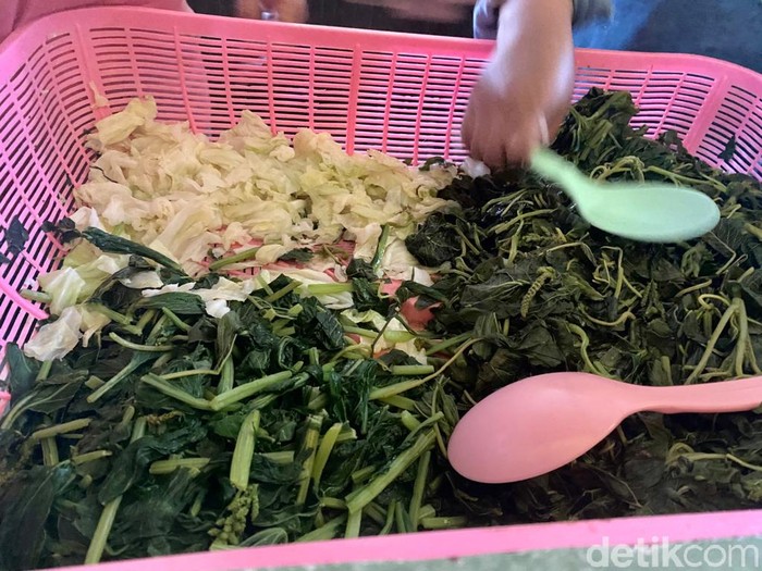 Sego Tempong Mbok Nah Sego Tempong Mbok Nah: Gurihnya Telur Dadar Krispi dengan Sambal khas Banyuwangi