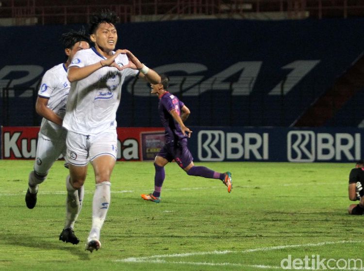 Sengit! Arema FC Tumbangkan Persik Kediri
