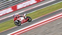 Pembalap melaju saat sesi latihan bebas latihan bebas pertama (Free Practice 1/FP1) balapan Idemitsu Asia Talent Cup (IATC) di Pertamina Mandalika International Street Circuit di KEK Mandalika, Desa Kuta, Kecamatan Pujut, Praya, Lombok Tengah, NTB.