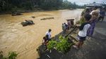 Sungai Hantakan Kalsel Meluap, Jembatan Hancur-Sekolah Dipenuhi Lumpur