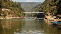 Dulunya, sungai ini berfungsi sebagai jalur penghubung perdagangan bagi dua negara India dan Bangladesh. Namun sekarang ramai yang melirik sebagai destinasi wisata.